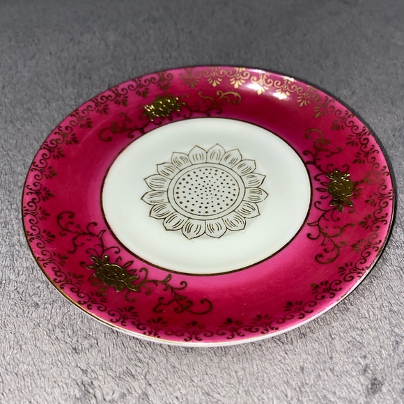 Collingwoods China Tea Cup and Saucer, Dark Magenta Pink / Red and Gold Teacup - Picture 2 of 3